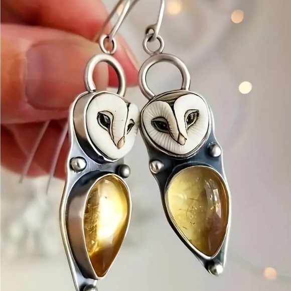 RETRO OWL EARRINGS - Picture 2 of 2